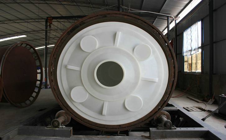 聚乙烯儲罐的特點: 聚乙烯儲罐的特點: