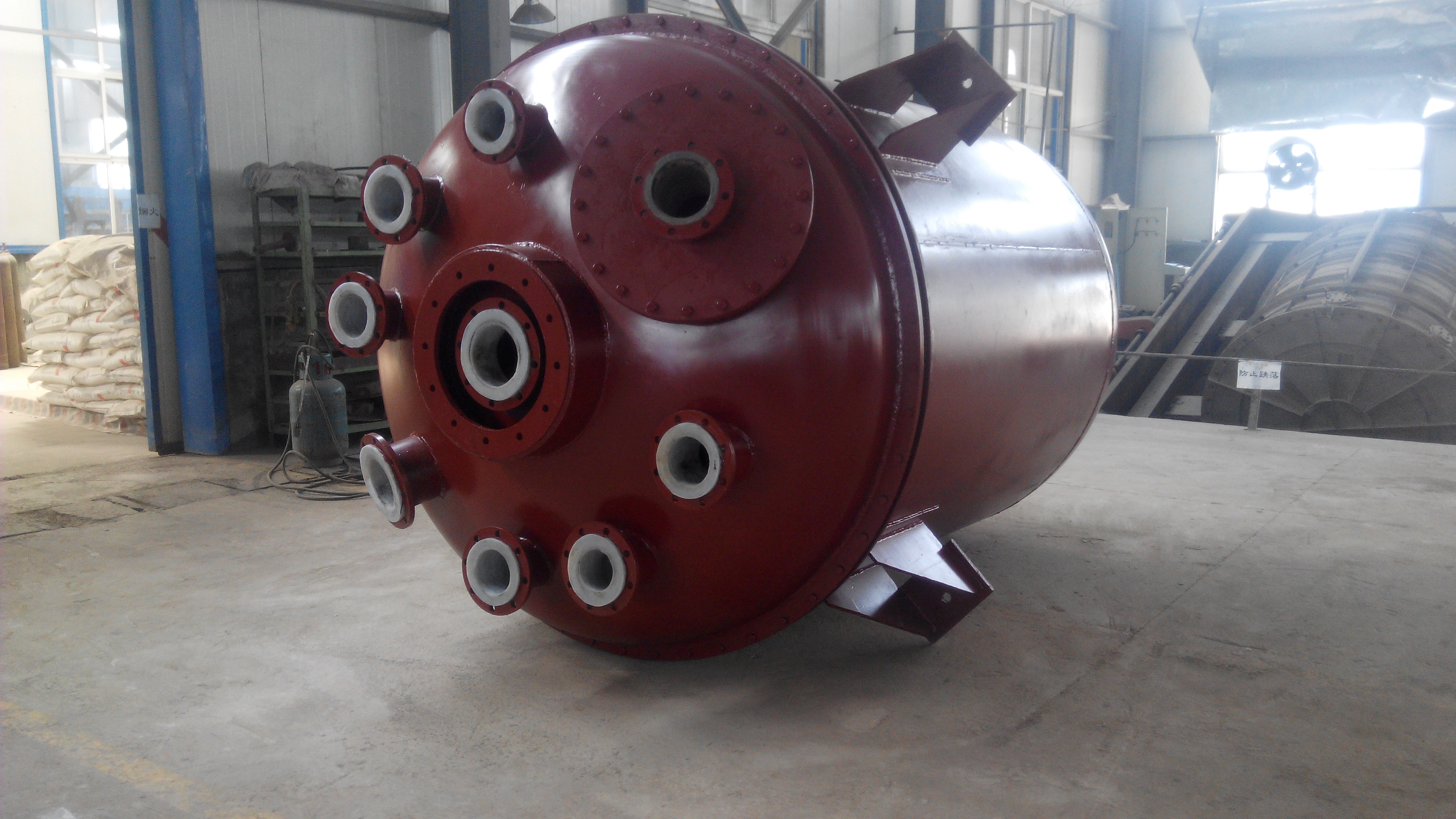 鋼襯塑儲罐1.jpg 鋼襯塑儲罐1.jpg